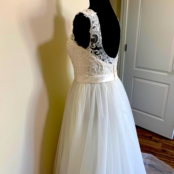 David’s Bridal Tulle Wedding Dress with Lace Illusion Neckline - Picture 5 of 14